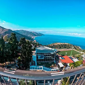 https://villa-maremonti.taorminaitalyhotels.com